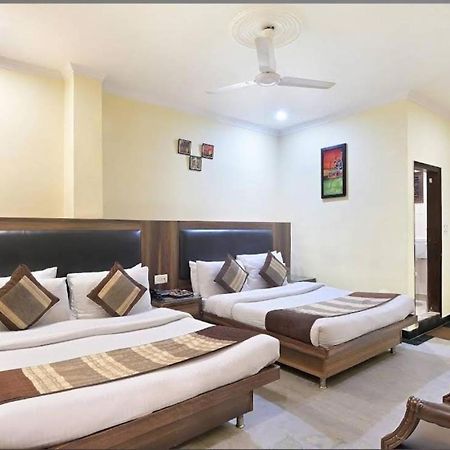 Hotel Perfect Spot- Main Bazar - Walking Metro Station New Delhi Luaran gambar