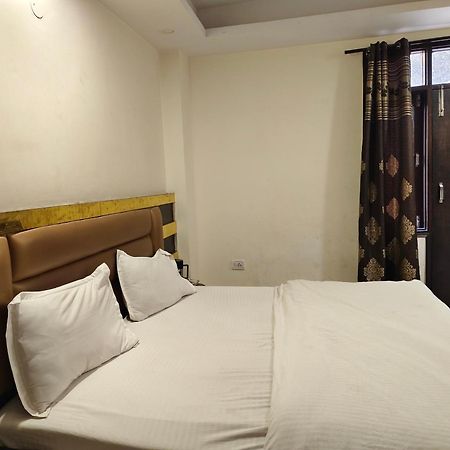 Hotel Perfect Spot- Main Bazar - Walking Metro Station New Delhi Luaran gambar