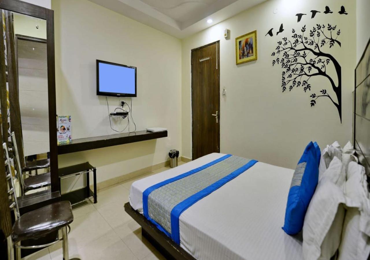 Hotel Perfect Spot- Main Bazar - Walking Metro Station New Delhi Luaran gambar