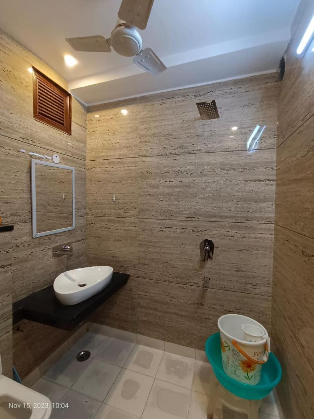 Hotel Perfect Spot- Main Bazar - Walking Metro Station New Delhi Luaran gambar