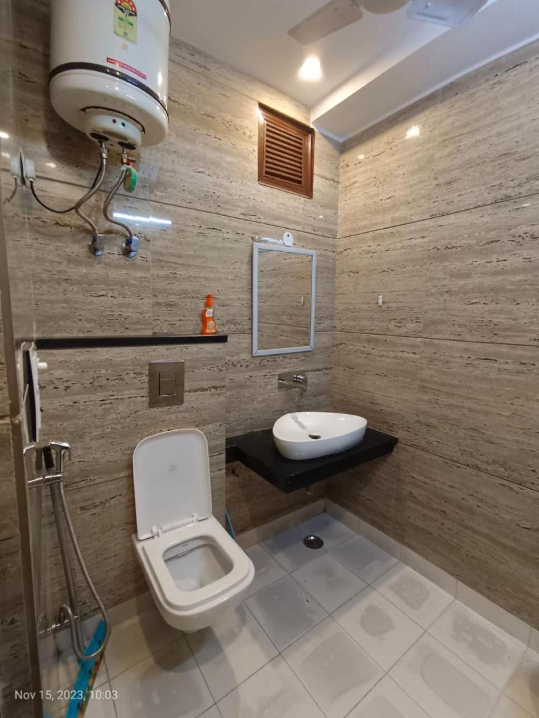Hotel Perfect Spot- Main Bazar - Walking Metro Station New Delhi Luaran gambar