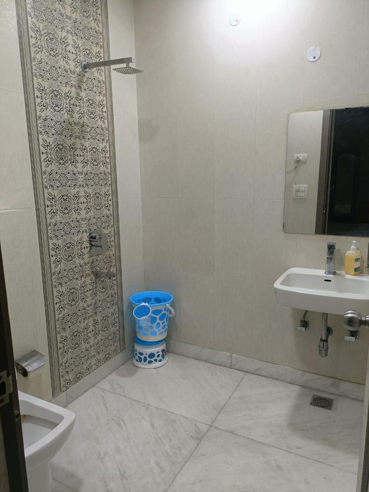 Hotel Perfect Spot- Main Bazar - Walking Metro Station New Delhi Luaran gambar