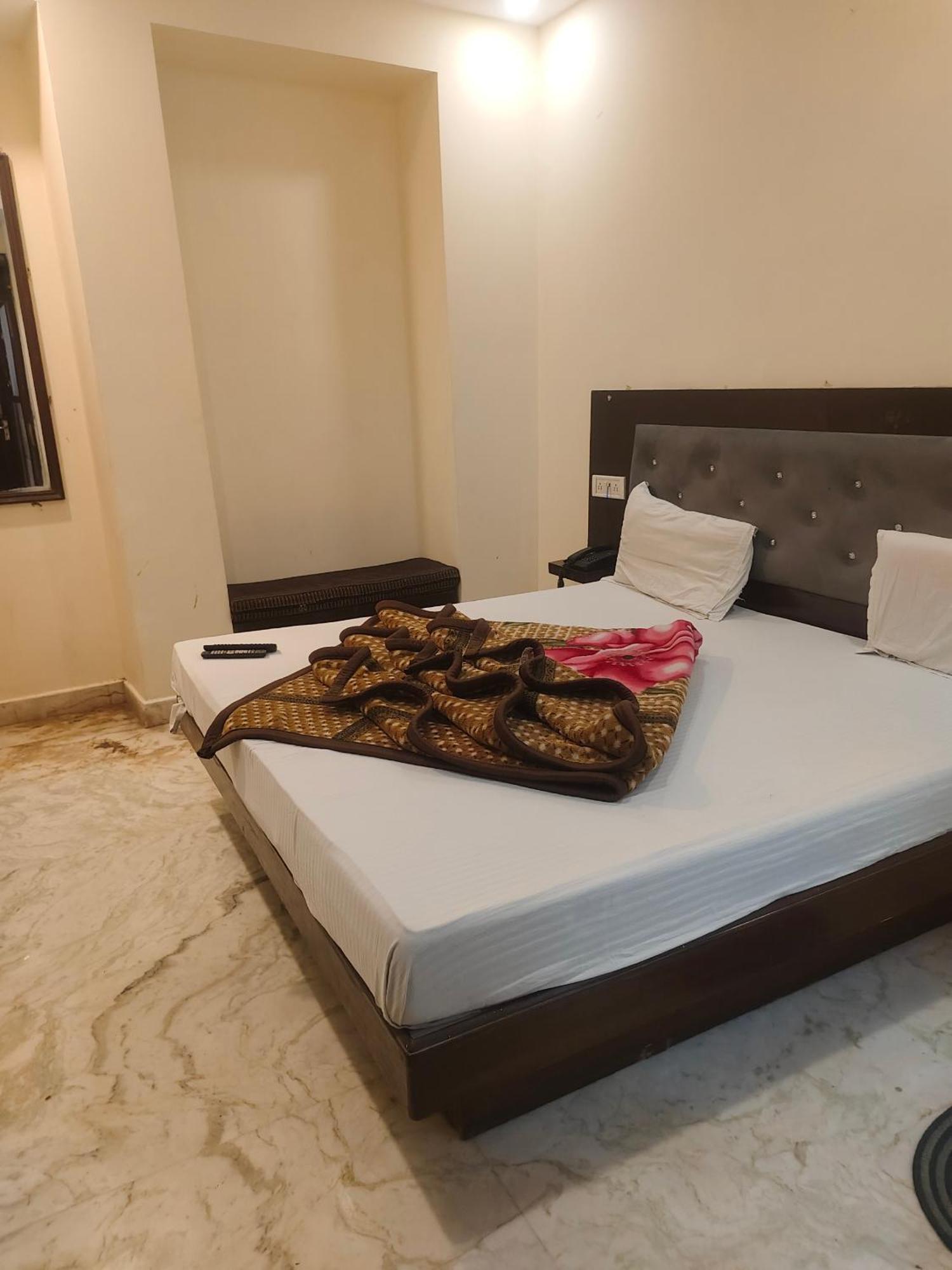 Hotel Perfect Spot- Main Bazar - Walking Metro Station New Delhi Luaran gambar